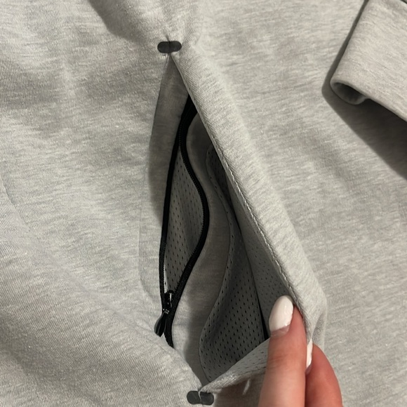 Old Navy Active Dynamic Fleece Crewneck - Picture 2 of 3